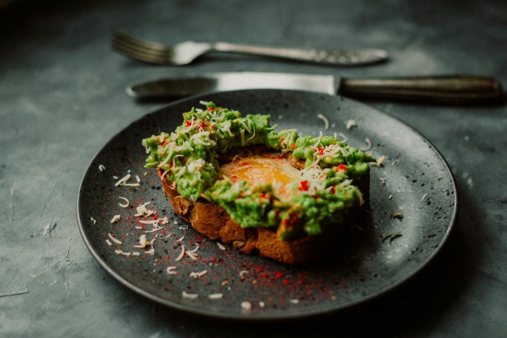 10 pomysłów na kanapki z guacamole, które rozgrzeją serce